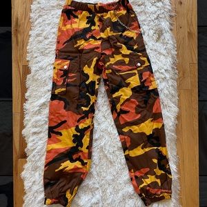 Camp joggers with chain size medium